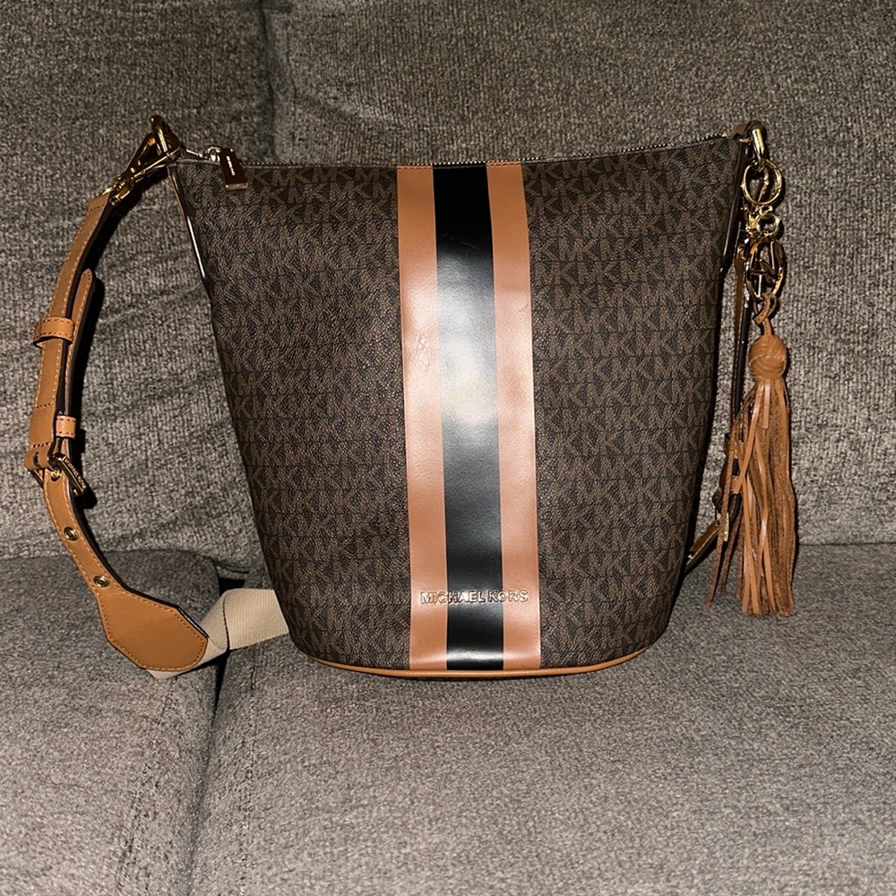 Michael Kors bucket bag